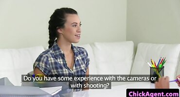 clip sex onlyfans Một kẻ lừa đảo ukraine quyến rũ một người bạn sex trên xe và liếm tinh trùng.